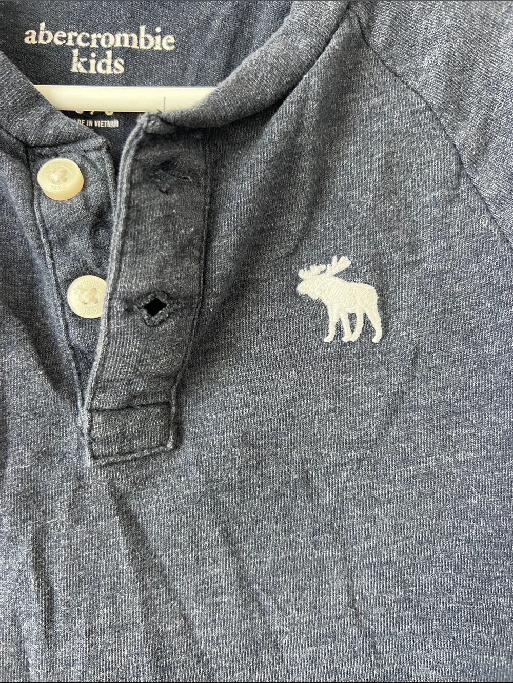 4/$12 Abercrombie & Fitch Navy Heather Long Sleeve Boys Henley Top | 6-7